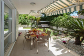  Deluxe apartment Lea with large garden  Сплит